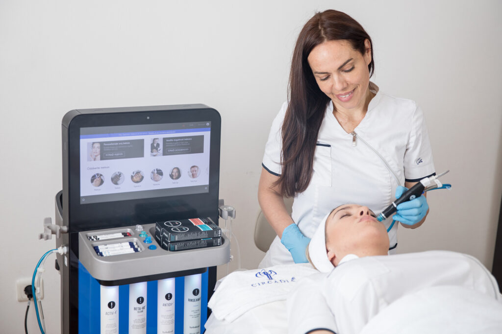 Pročitajte više o članku HydraFacial – Tajna blistave i zdrave kože u Dharma Institutu